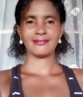 Rencontre Femme Madagascar à Nosy-Be hell-ville : Carine, 39 ans